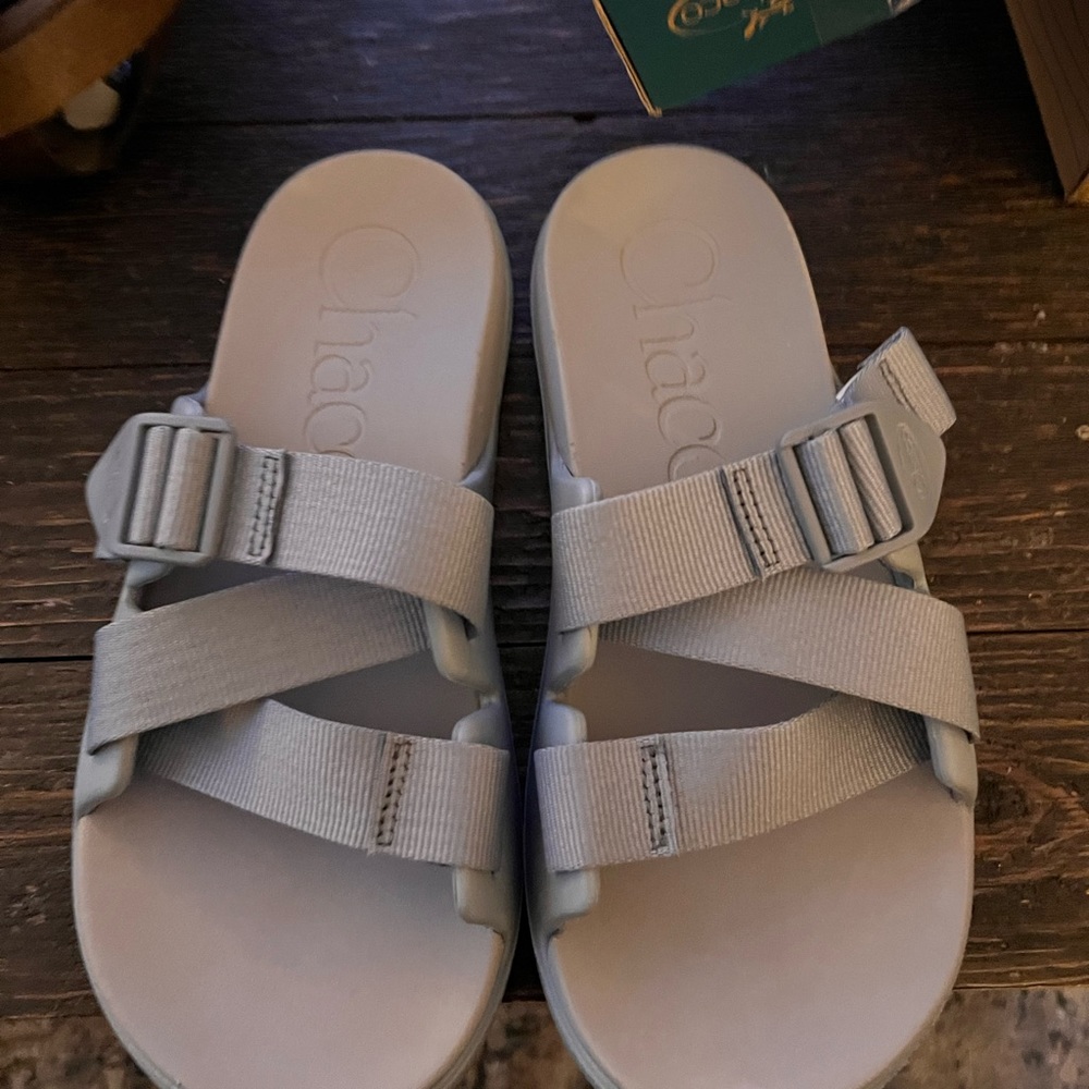 Reposhed New with tag Chaco slides